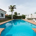 Villa Cosmos Con Gran Piscina Y Jardin Privado