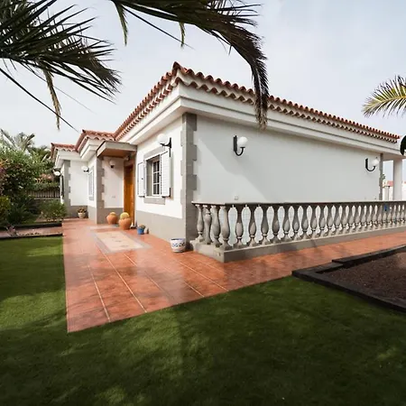 Cosmos Con Gran Piscina Y Jardin Privado Villa *