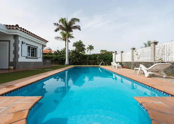 Villa Cosmos Con Gran Piscina Y Jardin Privado