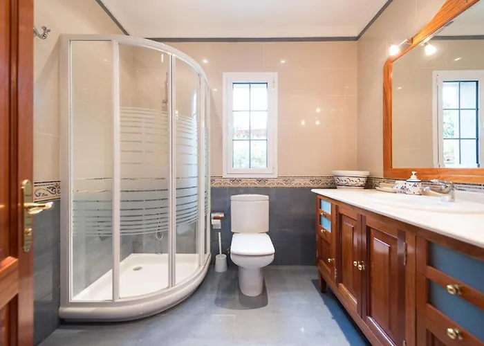 Cosmos Con Gran Piscina Y Jardin Privado Villa