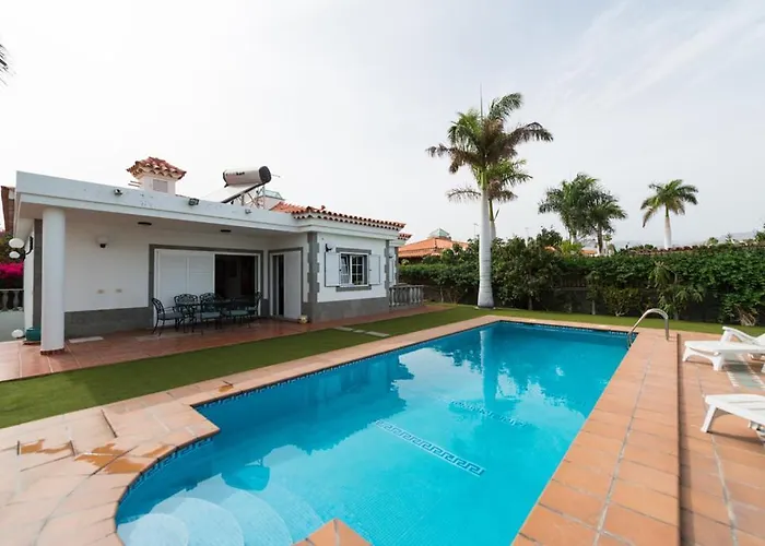 Cosmos Con Gran Piscina Y Jardin Privado Villa